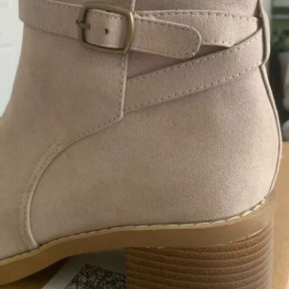 Ann Taylor Loft Suede leather Riding Boot-Missy in Light Pebble Color Size 7 M - Picture 2 of 13